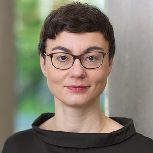 Dr. Alexandra Gerstner